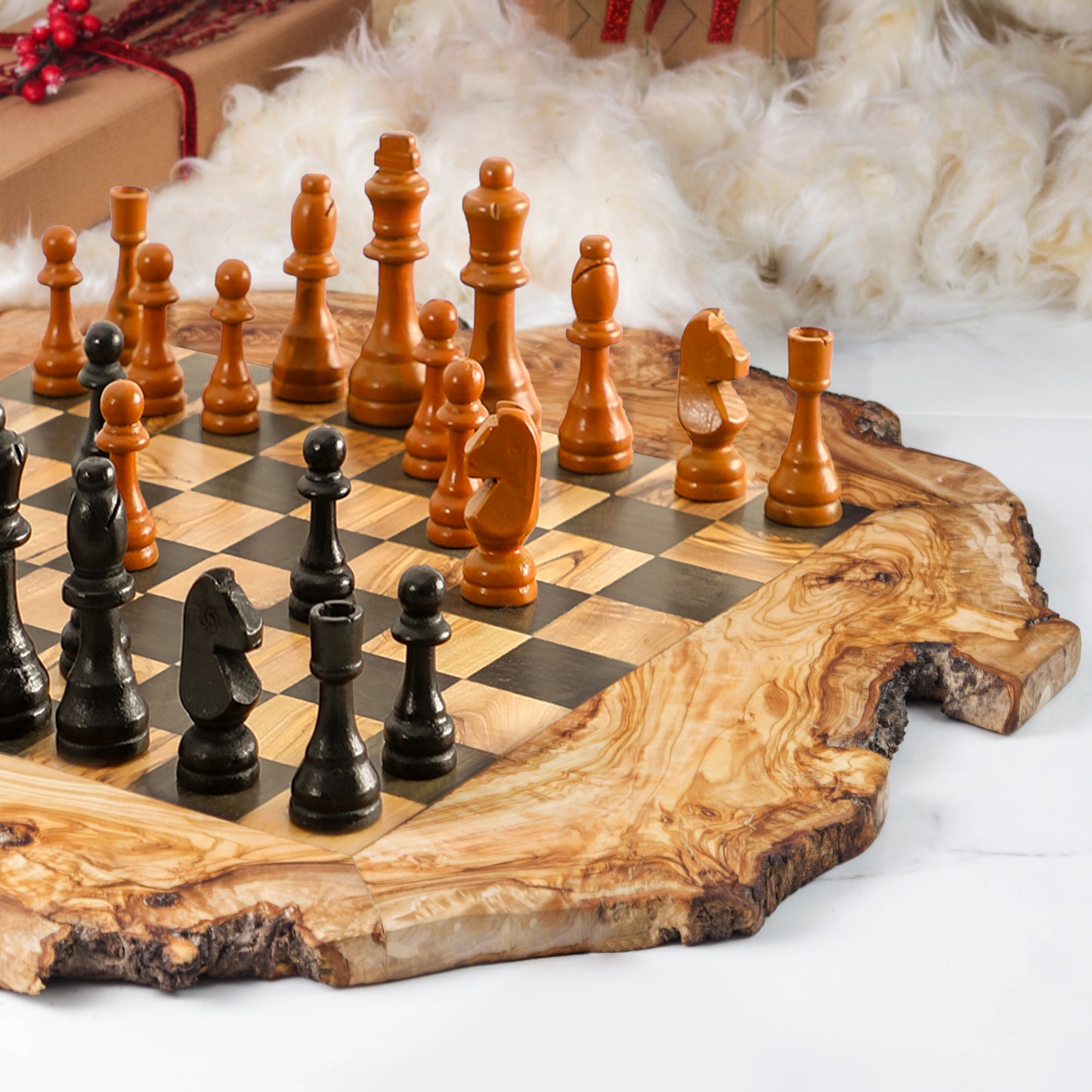 Jeu d'échecs artisanal en bois d'olivier avec bords naturels